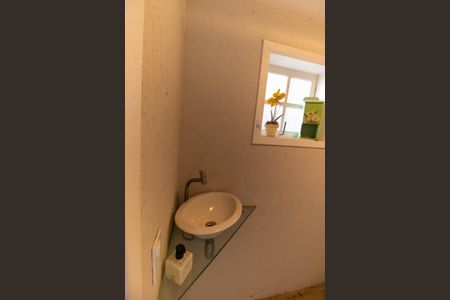 Casa de condomínio à venda com 420m², 3 quartos e 2 vagas Casa de condomínio à venda com 420m², 3 quartos e 2 vagasLavabo