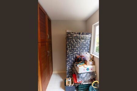 Casa de condomínio à venda com 420m², 3 quartos e 2 vagas Casa de condomínio à venda com 420m², 3 quartos e 2 vagasQuarto de Serviço