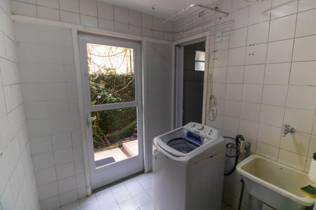 Casa de condomínio à venda com 420m², 3 quartos e 2 vagas Casa de condomínio à venda com 420m², 3 quartos e 2 vagasÁrea de Serviço