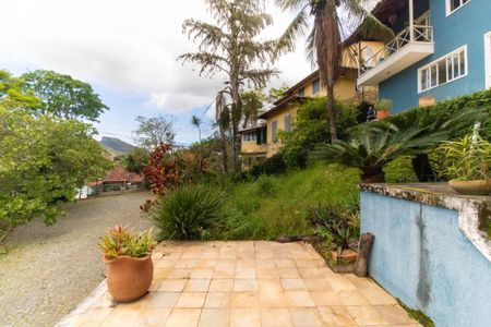 Casa de condomínio à venda com 420m², 3 quartos e 2 vagas Casa de condomínio à venda com 420m², 3 quartos e 2 vagasÁrea externa