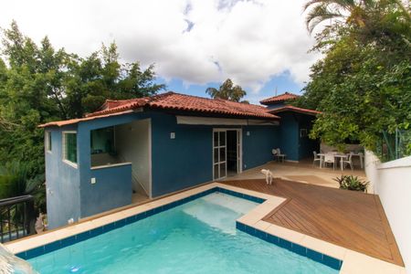 Casa de condomínio à venda com 420m², 3 quartos e 2 vagas Casa de condomínio à venda com 420m², 3 quartos e 2 vagasÁrea externa