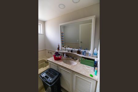 Casa de condomínio à venda com 420m², 3 quartos e 2 vagas Casa de condomínio à venda com 420m², 3 quartos e 2 vagasBanheiro da Suíte