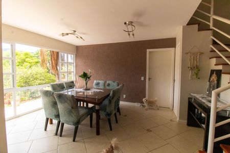 Casa de condomínio à venda com 420m², 3 quartos e 2 vagas Casa de condomínio à venda com 420m², 3 quartos e 2 vagasSala