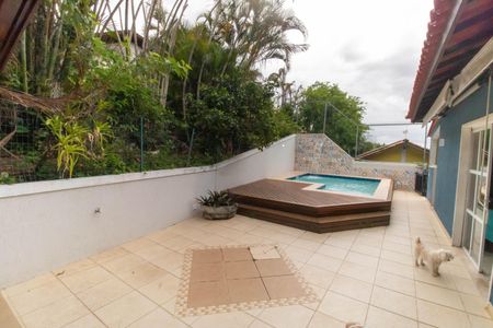 Casa de condomínio à venda com 420m², 3 quartos e 2 vagas Casa de condomínio à venda com 420m², 3 quartos e 2 vagasÁrea externa