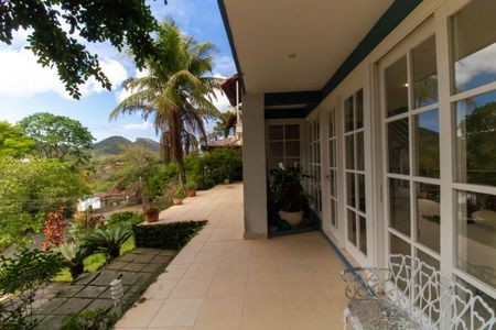 Casa de condomínio à venda com 420m², 3 quartos e 2 vagas Casa de condomínio à venda com 420m², 3 quartos e 2 vagasVaranda da Sala