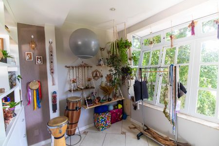 Casa de condomínio à venda com 420m², 3 quartos e 2 vagas Casa de condomínio à venda com 420m², 3 quartos e 2 vagasEscritório