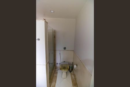 Casa de condomínio à venda com 420m², 3 quartos e 2 vagas Casa de condomínio à venda com 420m², 3 quartos e 2 vagasBanheiro da Suíte