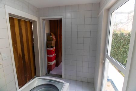 Casa de condomínio à venda com 420m², 3 quartos e 2 vagas Casa de condomínio à venda com 420m², 3 quartos e 2 vagasÁrea de Serviço