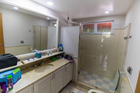 Casa de condomínio à venda com 420m², 3 quartos e 2 vagas Casa de condomínio à venda com 420m², 3 quartos e 2 vagasBanheiro Social