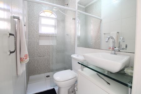 Banheiro da Suíte 1 de casa para alugar com 2 quartos, 118m² em Cidade Dutra, São Paulo