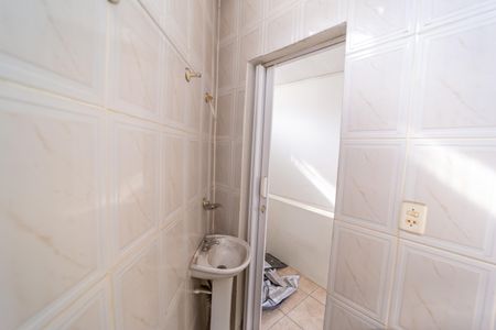 Casa à venda com 168m², 2 quartos e 3 vagas Casa à venda com 168m², 2 quartos e 3 vagasBanheiro da Edícula