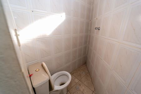 Casa à venda com 168m², 2 quartos e 3 vagas Casa à venda com 168m², 2 quartos e 3 vagasBanheiro da Edícula