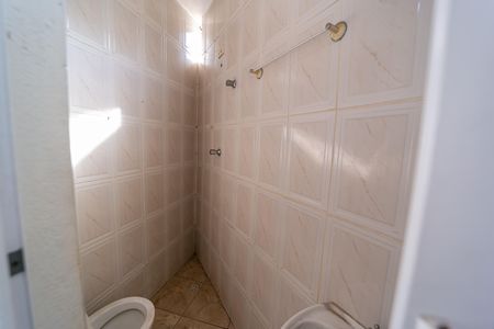 Casa à venda com 168m², 2 quartos e 3 vagas Casa à venda com 168m², 2 quartos e 3 vagasBanheiro da Edícula