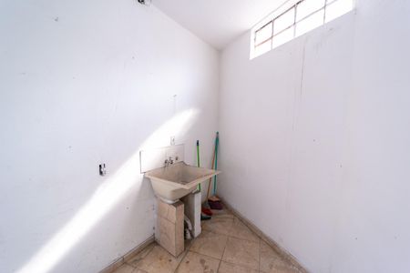 Casa à venda com 168m², 2 quartos e 3 vagas Casa à venda com 168m², 2 quartos e 3 vagasÁrea de Serviço