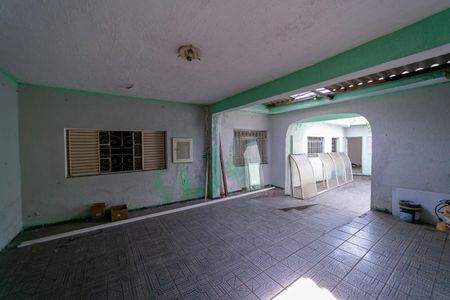 Casa à venda com 168m², 2 quartos e 3 vagas Casa à venda com 168m², 2 quartos e 3 vagasGaragem