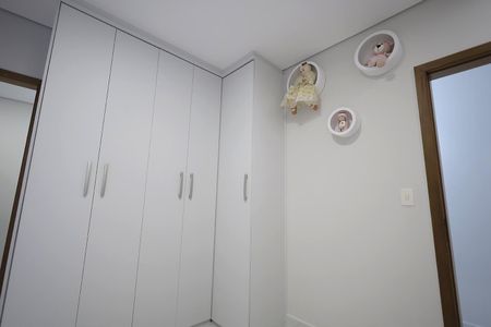 Casa à venda com 270m², 3 quartos e 4 vagasQuarto Suíte 2