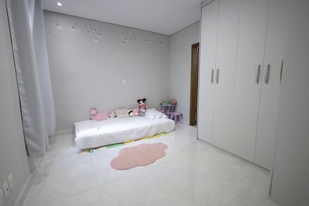 Casa à venda com 270m², 3 quartos e 4 vagasQuarto Suíte 2