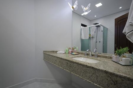 Casa à venda com 270m², 3 quartos e 4 vagasBanheiro Suíte 2