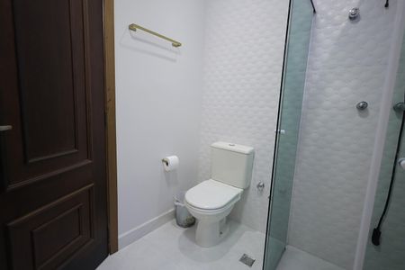 Casa à venda com 270m², 3 quartos e 4 vagasBanheiro Suíte 2