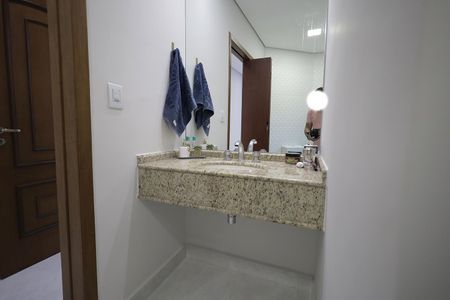 Casa à venda com 270m², 3 quartos e 4 vagasBanheiro Suíte 1
