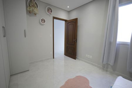 Casa à venda com 270m², 3 quartos e 4 vagasQuarto Suíte 2