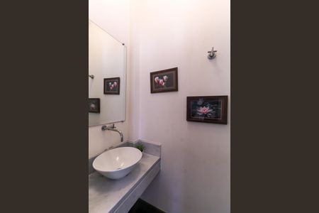 Casa de condomínio à venda com 225m², 3 quartos e 3 vagasLavabo