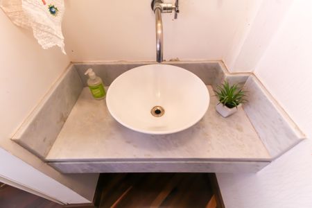 Casa de condomínio à venda com 225m², 3 quartos e 3 vagasLavabo