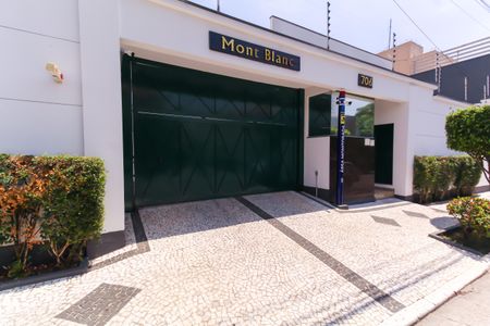 Casa de condomínio à venda com 225m², 3 quartos e 3 vagasFachada