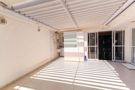 Casa de condomínio à venda com 225m², 3 quartos e 3 vagasChurrasqueira