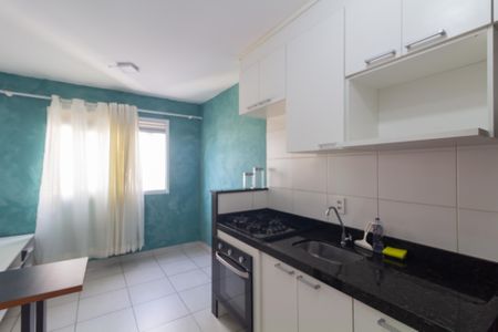 Sala/Cozinha de apartamento para alugar com 2 quartos, 35m² em Vila Carmosina, São Paulo