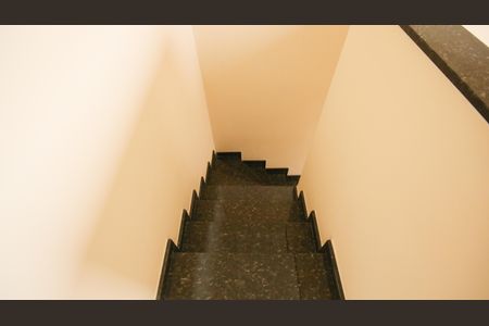 Casa de condomínio para alugar com 53m², 2 quartos e 1 vagaEscada