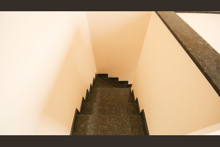 Casa de condomínio para alugar com 53m², 2 quartos e 1 vagaEscada