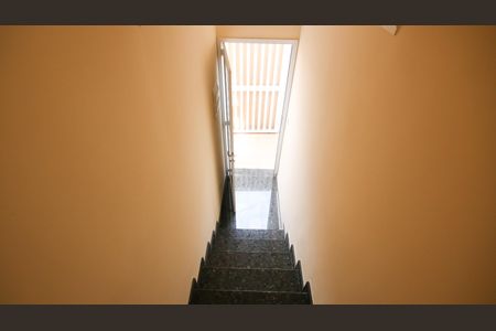 Casa de condomínio para alugar com 53m², 2 quartos e 1 vagaEscada