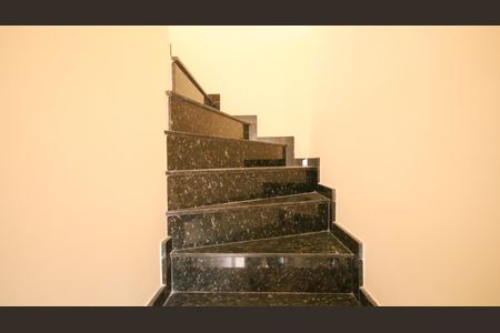 Casa de condomínio para alugar com 53m², 2 quartos e 1 vagaEscada