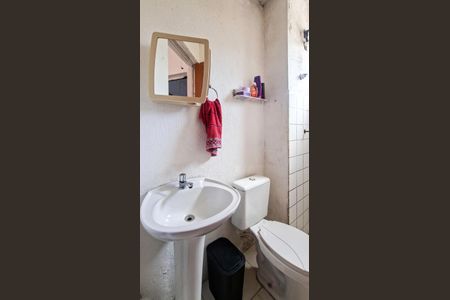 Banheiro de apartamento para alugar com 2 quartos, 48m² em Califórnia, Belo Horizonte