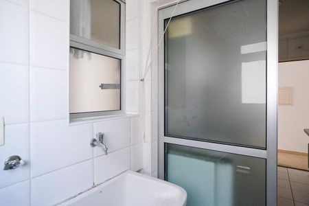 Apartamento à venda com 64m², 3 quartos e 1 vagaÁrea de serviço