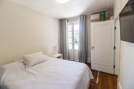 Casa de condomínio à venda com 414m², 4 quartos e 4 vagas Casa de condomínio à venda com 414m², 4 quartos e 4 vagasQuarto 3