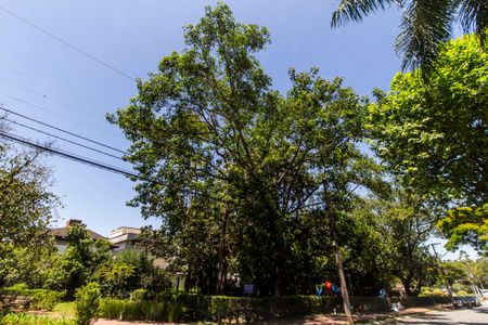 Casa de condomínio à venda com 414m², 4 quartos e 4 vagas Casa de condomínio à venda com 414m², 4 quartos e 4 vagasVista da Rua