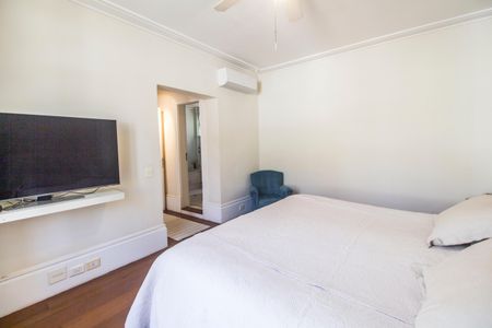 Casa de condomínio à venda com 414m², 4 quartos e 4 vagas Casa de condomínio à venda com 414m², 4 quartos e 4 vagasSuíte 2