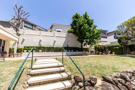 Casa de condomínio à venda com 414m², 4 quartos e 4 vagas Casa de condomínio à venda com 414m², 4 quartos e 4 vagasVista