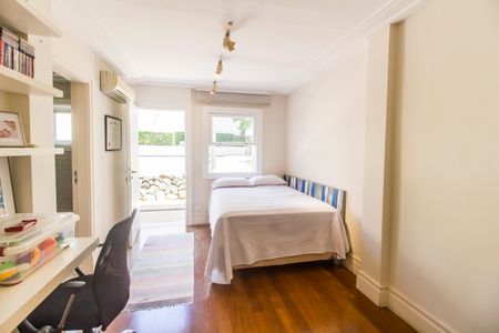 Casa de condomínio à venda com 414m², 4 quartos e 4 vagas Casa de condomínio à venda com 414m², 4 quartos e 4 vagasSuíte 1