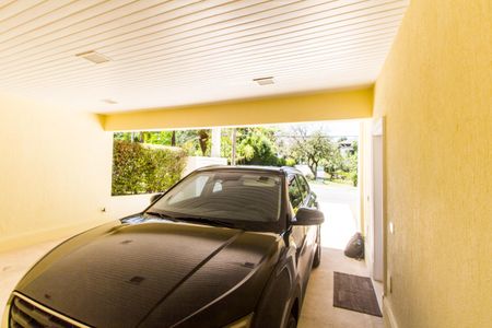 Casa de condomínio à venda com 414m², 4 quartos e 4 vagas Casa de condomínio à venda com 414m², 4 quartos e 4 vagasGaragem