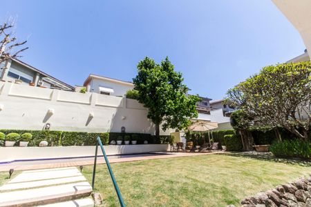 Casa de condomínio à venda com 414m², 4 quartos e 4 vagas Casa de condomínio à venda com 414m², 4 quartos e 4 vagasVista da Sala