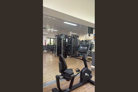 Casa de condomínio à venda com 414m², 4 quartos e 4 vagas Casa de condomínio à venda com 414m², 4 quartos e 4 vagasAcademia