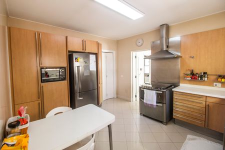 Casa de condomínio à venda com 414m², 4 quartos e 4 vagas Casa de condomínio à venda com 414m², 4 quartos e 4 vagasCozinha