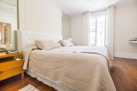 Casa de condomínio à venda com 414m², 4 quartos e 4 vagas Casa de condomínio à venda com 414m², 4 quartos e 4 vagasSuíte 2