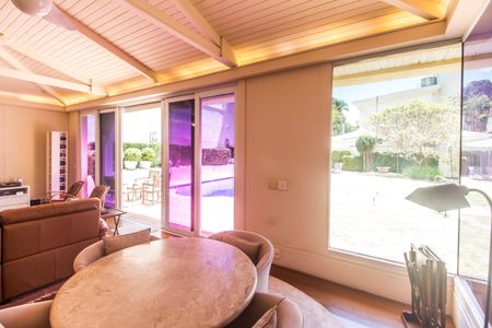 Casa de condomínio à venda com 414m², 4 quartos e 4 vagas Casa de condomínio à venda com 414m², 4 quartos e 4 vagasÁrea comum - Salão de festas