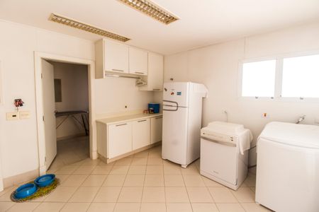 Casa de condomínio à venda com 414m², 4 quartos e 4 vagas Casa de condomínio à venda com 414m², 4 quartos e 4 vagasÁrea de Serviço