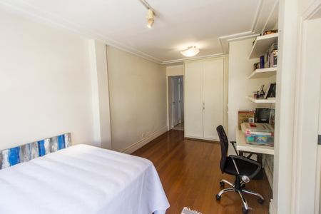 Casa de condomínio à venda com 414m², 4 quartos e 4 vagas Casa de condomínio à venda com 414m², 4 quartos e 4 vagasSuíte 1