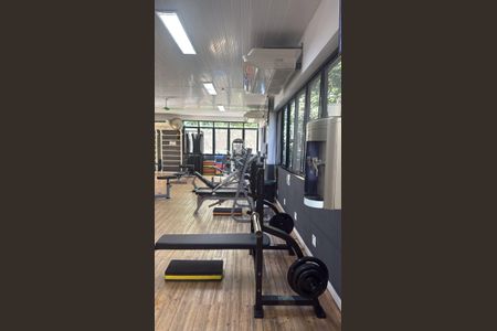 Casa de condomínio à venda com 414m², 4 quartos e 4 vagas Casa de condomínio à venda com 414m², 4 quartos e 4 vagasAcademia